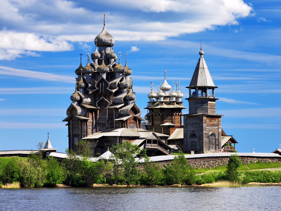 The Russian island of Kizhi, located on Lake Onega, boasts the magnificent Church of the Transfiguration, an impressive structure topped with 22 cupolas. There are many other log buildings on the island, including the historic village of Yamka.