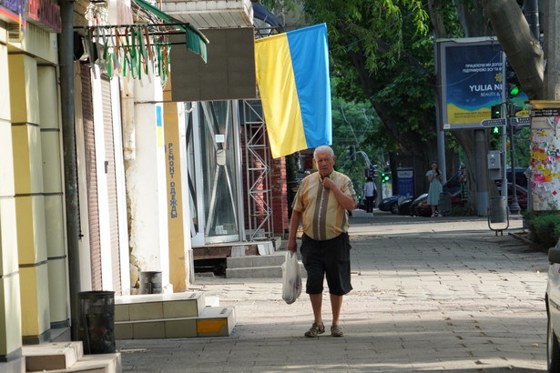 Flaga w barwach narodowych Ukrainy w Odessie, w dniu żałoby po tych, którzy zginęli w Sergiejewce.