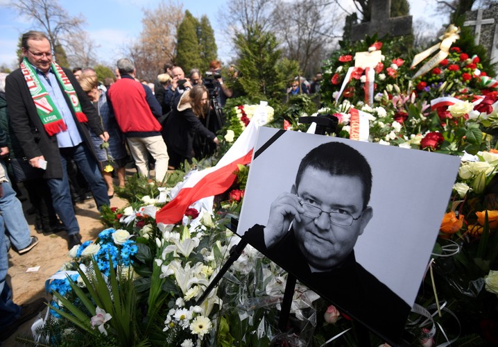 Uroczystości pogrzebowe dziennikarza sportowego Pawła Zarzecznego