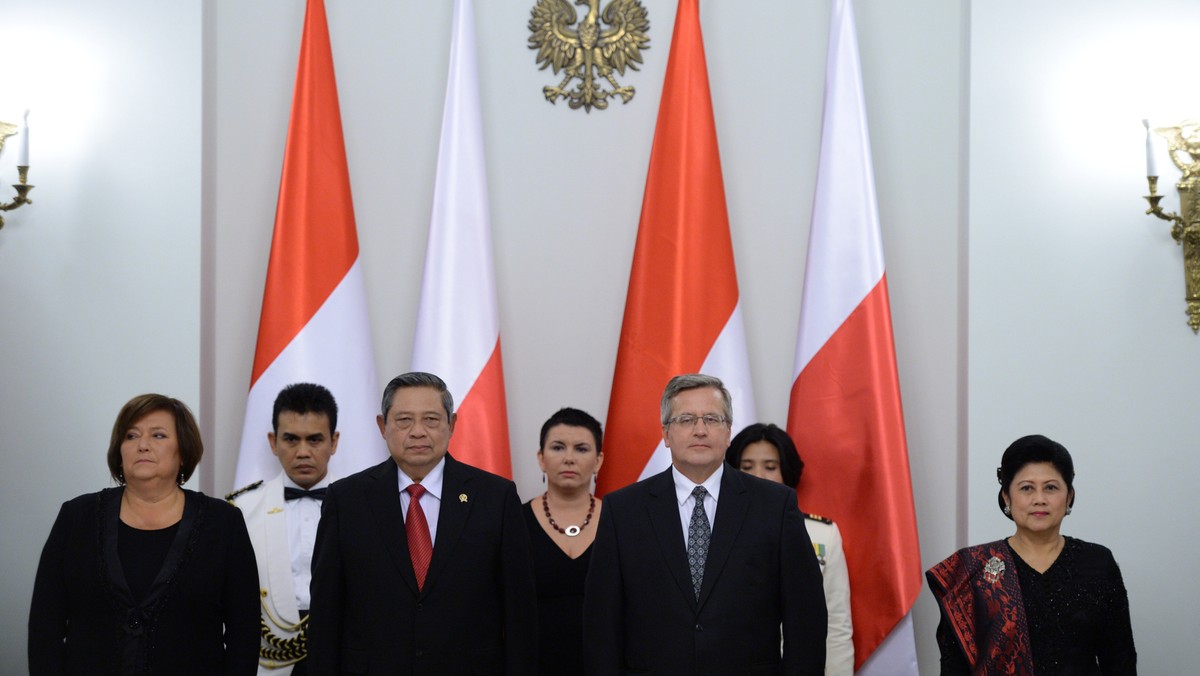 Polska może być dla Indonezji bramą do gospodarczej obecności w całej UE - powiedział prezydent Bronisław Komorowski podczas oficjalnego obiadu w Pałacu Prezydenckim, który wydał na cześć przebywającego z wizytą w Polsce prezydenta Indonezji Susilo Bambang Yudhoyono.