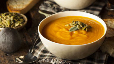 Jesień to sezon na rozgrzewające zupy. Z tym urządzeniem przyrządzisz je łatwiej i w każdych warunkach
