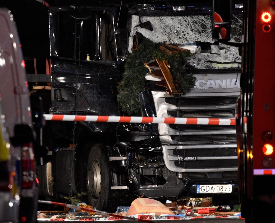 GERMANY BERLIN LORRY CRASHED INTO CHRISTMAS MARKET  (Truck crashed into a Christmas market in Berlin)