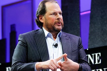 Facebook uzależnia. Powinien być regulowany jak papierosy – uważa Marc Benioff