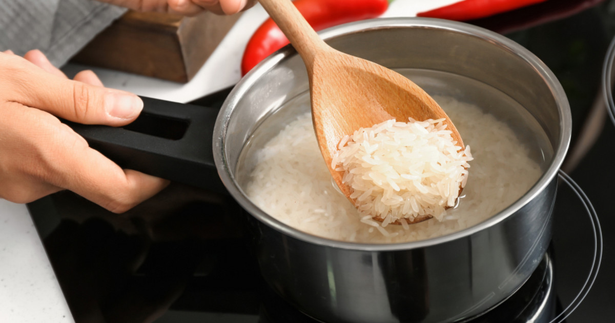 Jak ugotować idealny ryż? Wystarczy jedna zmiana - Onet Gotowanie
