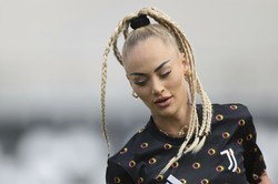 Najpiękniejsza piłkarka świata nie rozumie, czemu jej chłopak zarabia 100 razy więcej niż ona