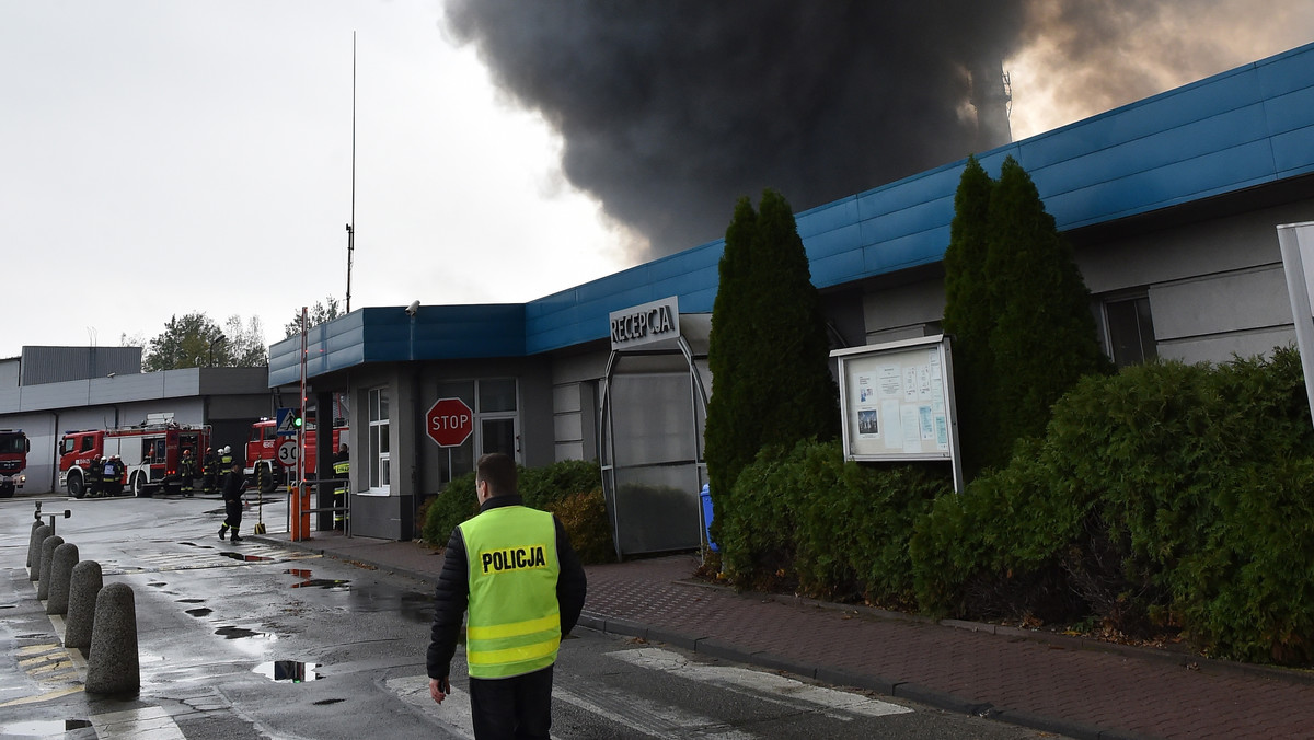 Prokuratura rejonowa w Olkuszu wyjaśni sprawę pożaru składowiska odpadów w małopolskich Kluczach, który wybuchł wczoraj rano. Pożar został ugaszony dzisisaj nad ranem, trwa dogaszanie pogorzeliska. Nie było poszkodowanych.