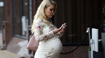 Katie Piper w zaawansowanej ciąży na ulicach Birmingham