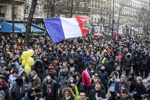 Ponad 600 mln euro strat poniosły koleje państwowe SNCF z powodu trwającego od 5 grudnia strajku przeciwko reformie emerytalnej we Francji - poinformował w poniedziałek prezes firmy Jean-Pierre Farandou w nagraniu do pracowników. Wezwał do przerwania strajku.