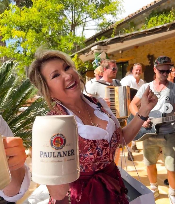 Nemecká televízna osobnosť, speváčka a podnikateľka Carmen Geiss.