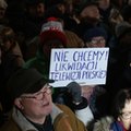 Manifestacja pod siedzibą TVP. Głos zabrał polityk PiS: media publiczne własnością obywateli