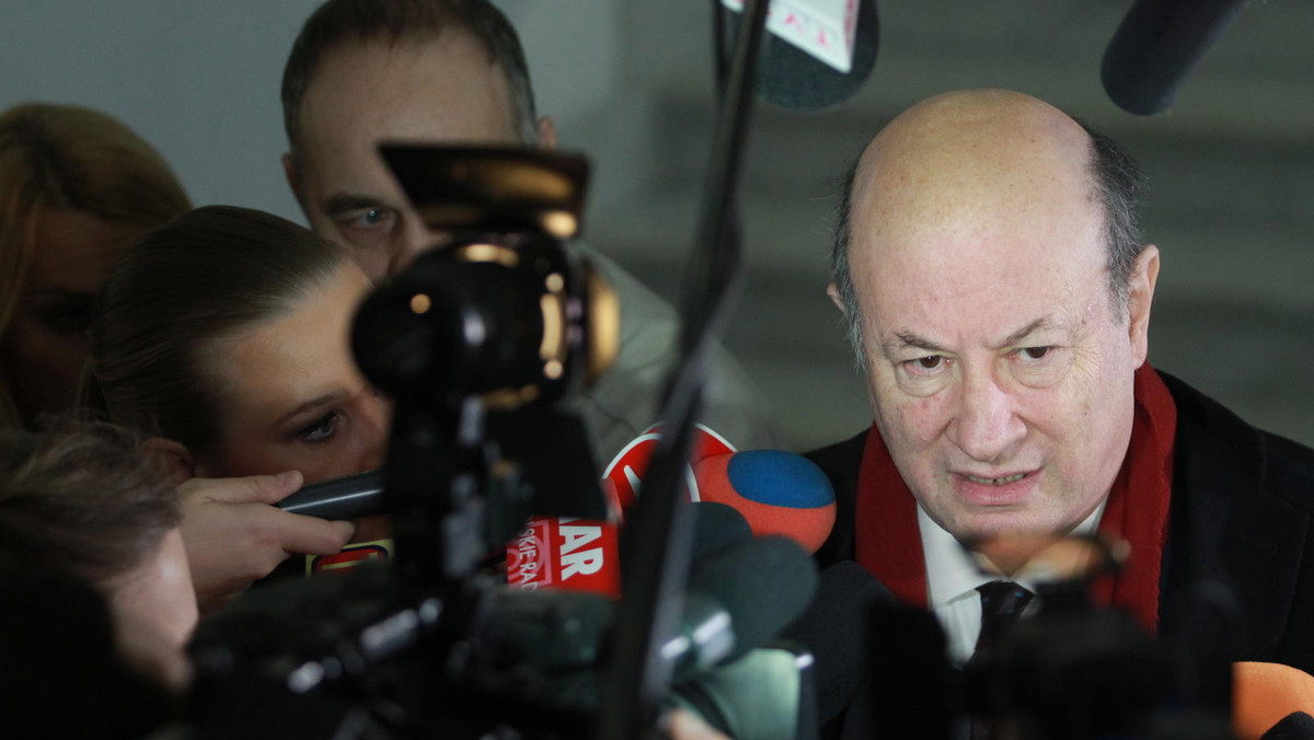 Obecnie nie przewidujemy konieczności nowelizacji budżetu na 2013 rok - powiedział w środę dziennikarzom w Sejmie minister finansów Jacek Rostowski.