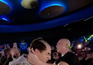 Desingerica šiša dečka na nastupu