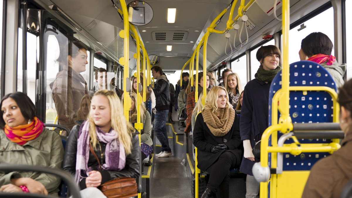 Od czwartku na ulicach w centrum Rzeszowa wprowadzone będą buspasy. W sumie specjalnie wytyczonych pasów ruchu dla miejskiej komunikacji będzie ponad 6 km. Buspasy obowiązywać będą tylko w wyznaczonych godzinach rannego i popołudniowego szczytu komunikacyjnego.