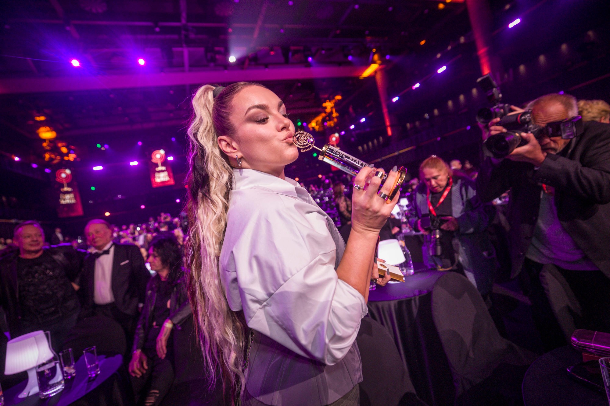 Speváčka Ewa Farna.