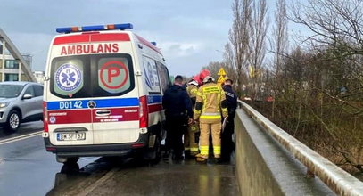 Ryzykując własne życie wskoczyli do rzeki, by ratować tonącego. Wzruszająca akcja policjantów z Wrocławia