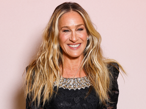 Sarah Jessica Parker bebizonyította, hogy egy pucérruha elegáns is lehet: álomszép darabban lépett a fotósok elé