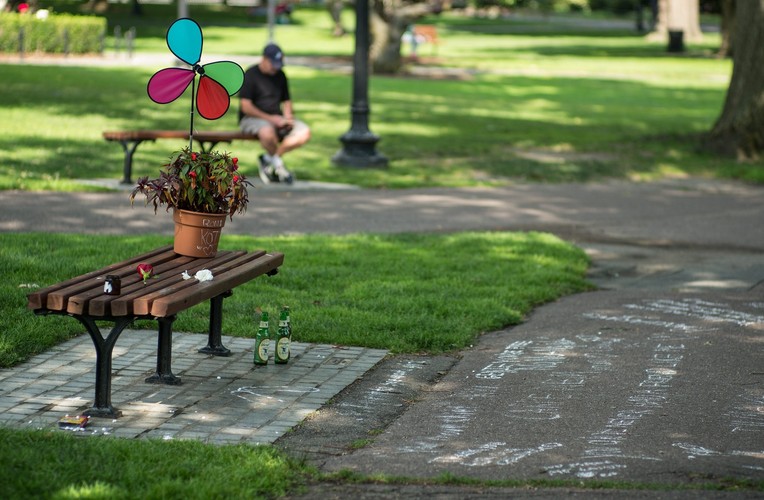 Ławka Robina Williamsa z filmu 'Buntownik bez powodu'