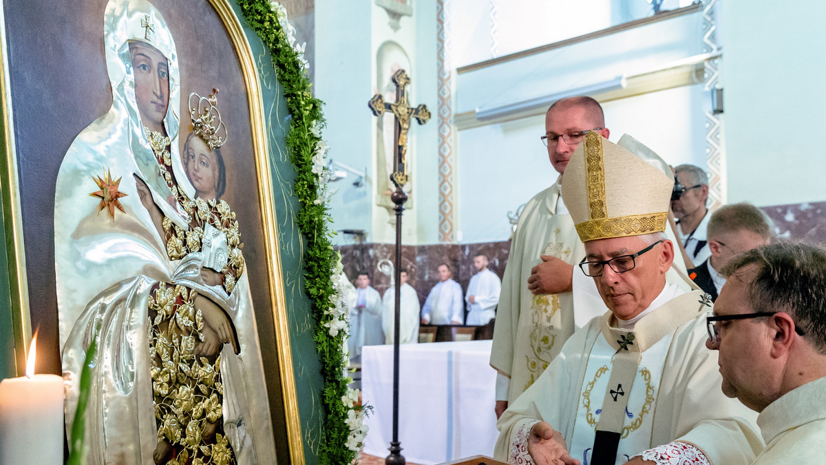 Abp Skworc dokonał koronacji obrazu Matki Bożej Mikołowskiej