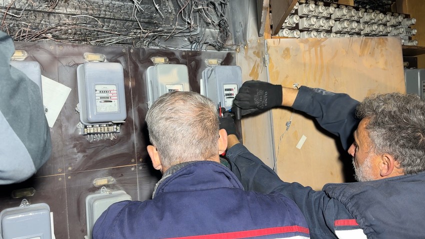 Požar u stambenoj zgradi u Čačku najpre je zahvatio električna brojila