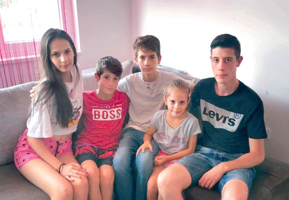Njihova sestra Kristina bila je na poslu: Jana, Dimitrije, Luka, Iva i Filip Marković