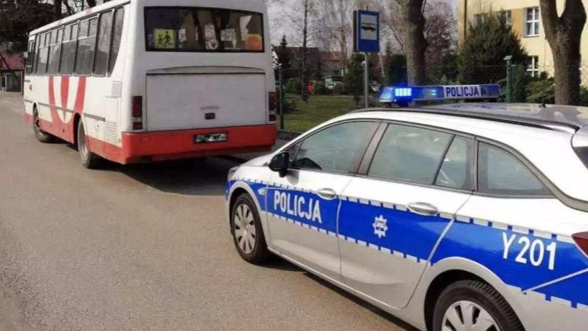 Policyjna kontrola autobusu