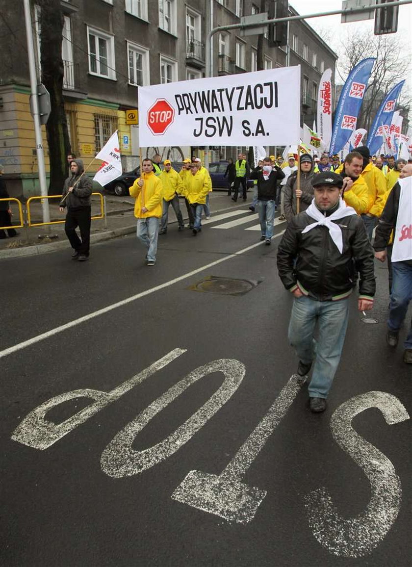 Wściekli górnicy rzucali kamieniami