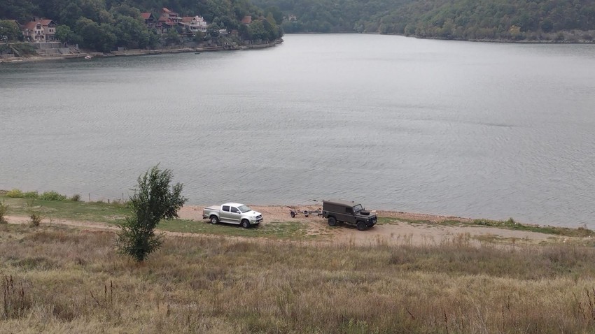 Ronioci sonarom pretražuju jezero