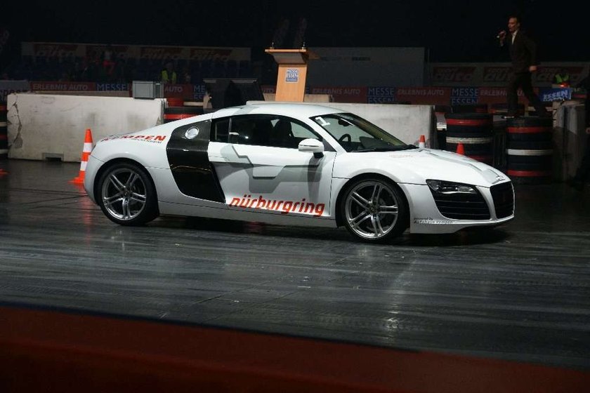 Essen Motor Show 2009: gorące dziewczyny i szybkie maszyny