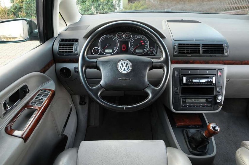 Volkswagen Sharan 1.9 TDI: Oszczędny i praktyczny van