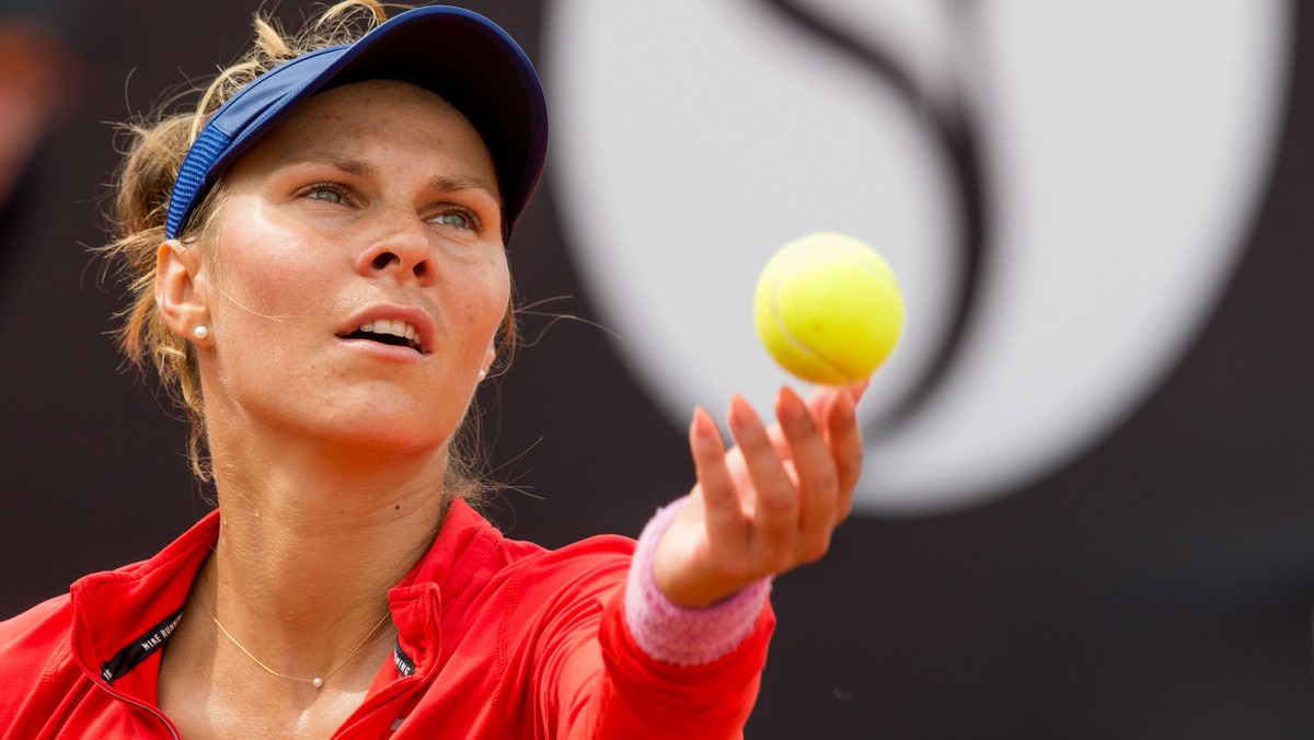 Katarzyna Piter i Chinka Yafan Wang przegrały z najwyżej rozstawionymi Australijkami Ellen Perez i Storm Sanders 1:6, 3:6 w drugiej rundzie (ćwierćfinale) debla tenisowego turnieju WTA na kortach ziemnych w amerykańskim Charleston (pula 235 tys. dol.).