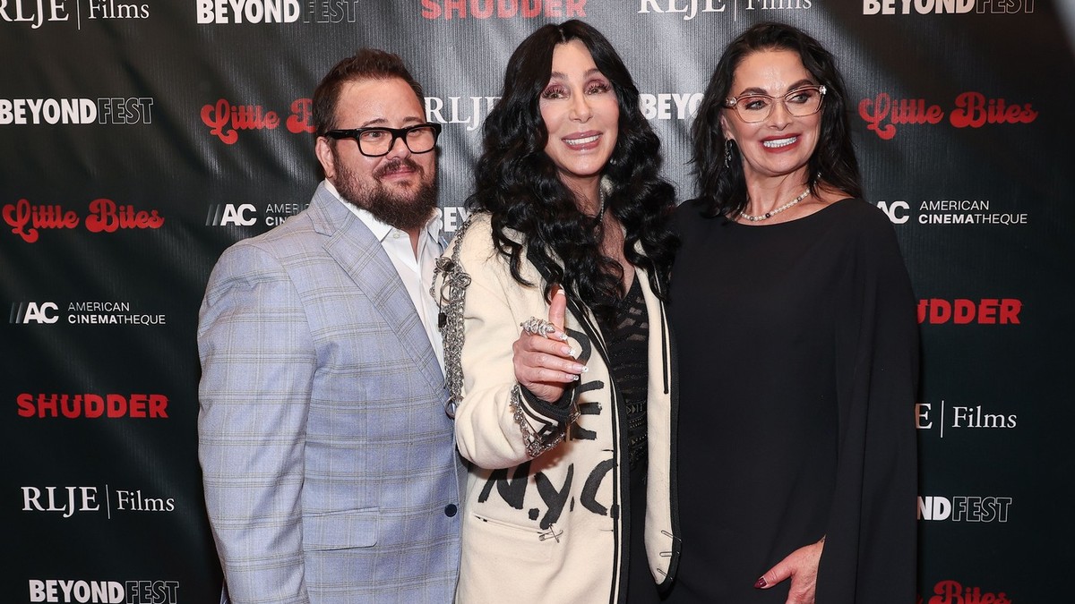 Oženio se transrodni sin slavne pevačice Šer: Hteo da promeni pol u Beogradu, ovo je njegova supruga