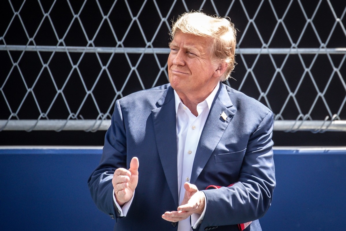 Oddalono zarzuty wobec Trumpa w sprawie przetrzymywania tajnych dokumentów