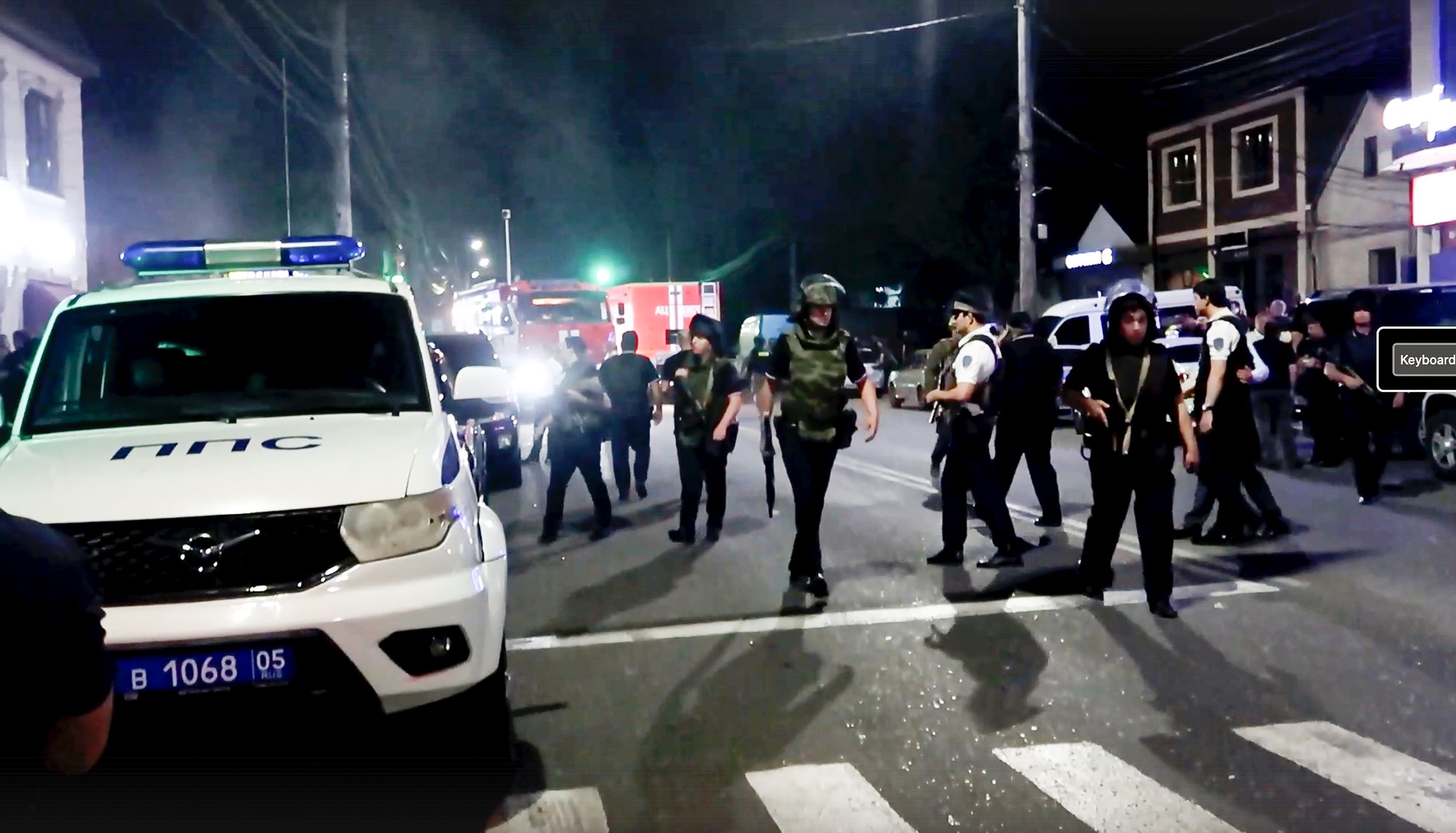 V Dagestane na juhu Ruska došlo k útoku na synagógu, chrám a policajný post.