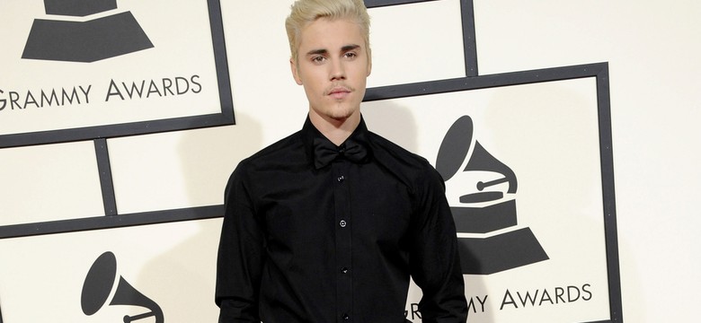 To się nazywa sukces! Justin Bieber wyprzedał całą linię sygnowanych przez siebie… kapci