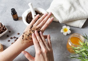 Proizvodi na bazi kafe mogu da pruže vidljive, ali privremene efekte na koži