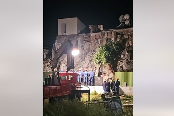 UŽAS NA KIPRU Urušila se stambena zgrada, ima mrtvih: Spasioci izvlače tela iz ruševina (VIDEO)