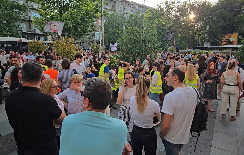 Protest ispred Pravnog