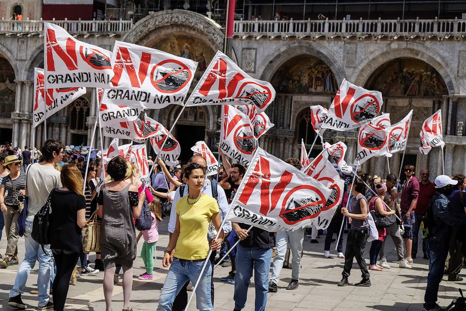 Protests holding signs saying "no big ships" in Italian protest in Venice's St Mark's Square.
