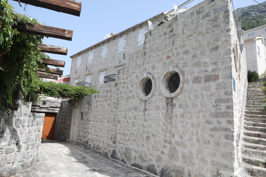 Vila Gorana Bregovića u Perastu