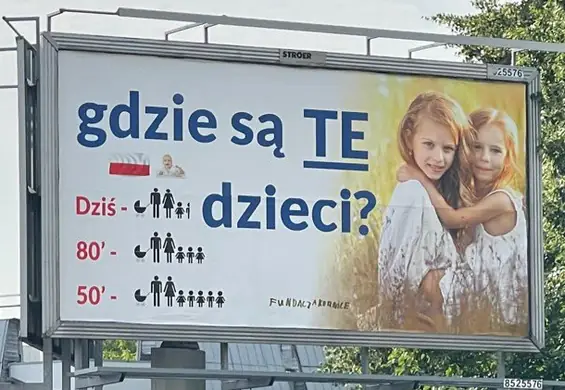 Billboardy "gdzie są TE dzieci" to kolejna kampania za miliony, które mogły realnie wspomóc polskie rodziny