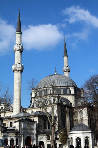 Meczet Sułtana Eyüp – jeden najważniejszych dla muzułmanów meczetów w Stambule w Turcji. Znajduje się tuż przy murach miejskich, w pobliżu Złotego Rogu. Został zbudowany w 1458 jako pierwszy meczet w mieście po zdobyciu Konstantynopola przez Turków. Oryginalny meczet został zniszczony podczas trzęsienia ziemi, na jego miejscu wybudowano nowy w 1800. W meczecie znajdują się pamiątki po proroku Mahomecie.