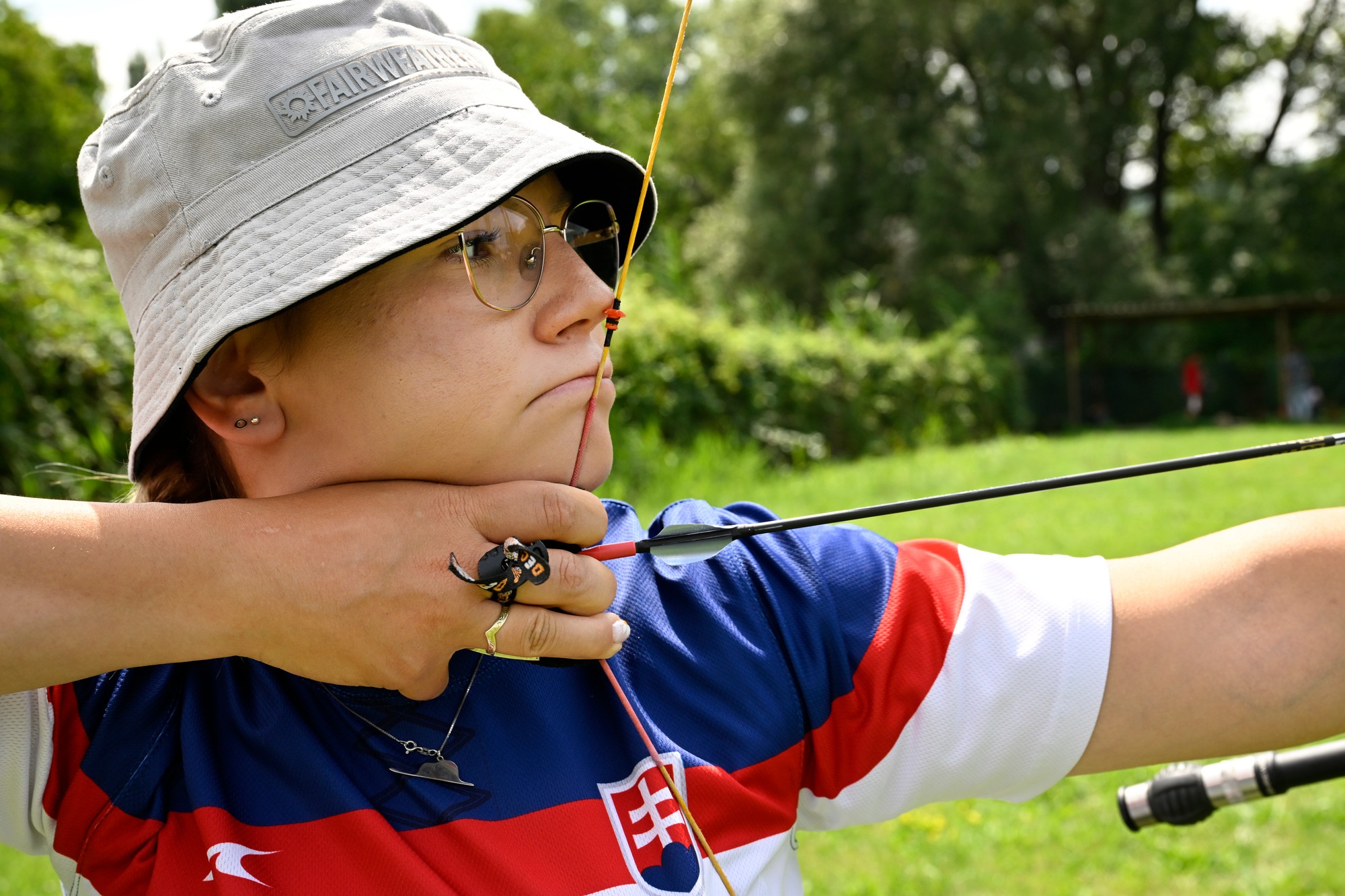 Vo veku 24 rokov zomrela slovenská reprezentantka v lukostreľbe Denisa Hurban Baránková.