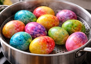 Nova hit tehnika za Uskrs: Jaja na pari izgledaju kao mala umetnička dela