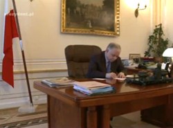 Prezydent podpisał ustawę w internecie