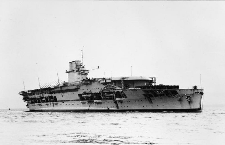 HMS Courageous (służba w latach 1916-1939)