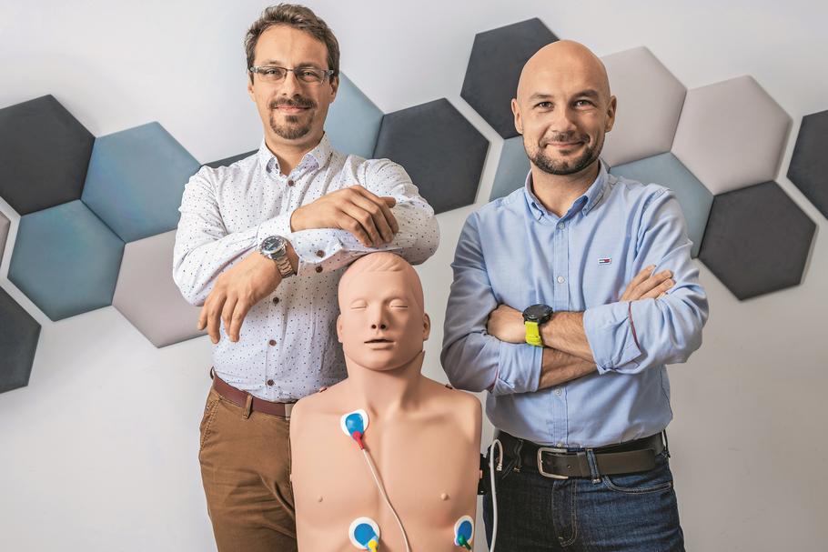 Rafał Samborski (z prawej) i Mariusz Mąsior znaleźli medyczny patent na wykorzystanie swoich inżynieryjnych talentów