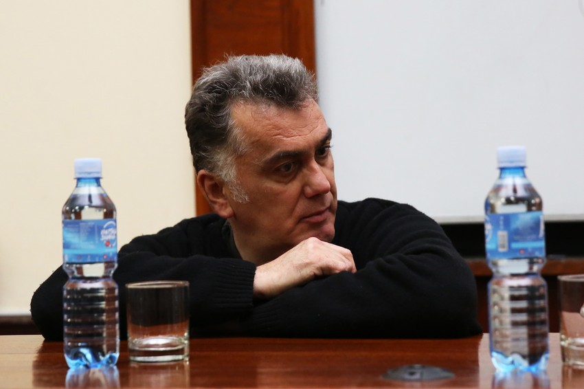 Cane: Narod se smeje dok postaje sve gluplji i siromašniji