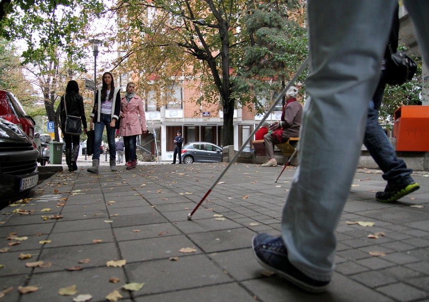 Slepe osobe ostaju bez zvučnih knjiga i izdavaštva na Brajevom pismu
