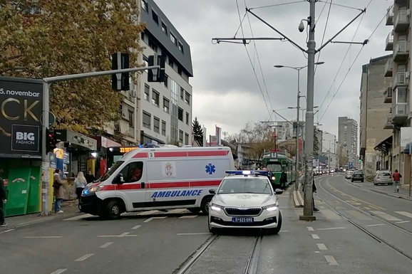 DEČAK POVREĐEN U NESREĆI Pokosio ga auto dok je prelazio ulicu u Batajnici