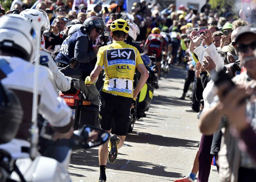 Chris Froome zderzył się z motocyklem podczas Tour de France